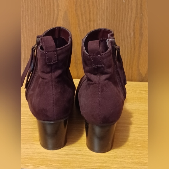 OLD NAVY Faux Suede Ankle Boots - Picture 6 of 8